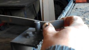 Как сделать совок , простое изделие из металла .