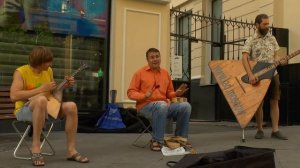 Сосед.А поезд тихо ехал на Бердичев.Джентльмены удачи.Трио музыкантов