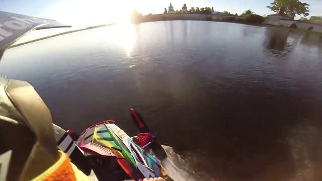 На снегоходе по озеру туда и обратно смотреть онлайн