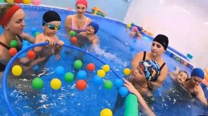 Полезные занятия в бассейне с мамами