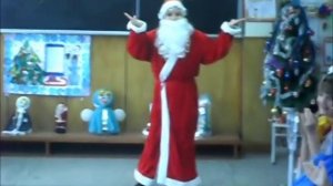 маленький дед мороз зажигает