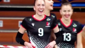 Юлия Герасимова поднимает настроение - Горячие танцы украинок на волейболе