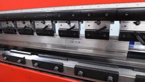 Гибочный станок с ЧПУ AMADA - компания Стальмастер