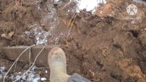 Много меди . Коп металла экскаватором.