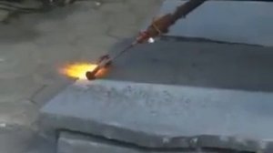 Создание шершавой поверхности на гранитной плите с помощью газовой горелки