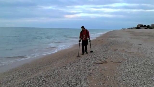 Поиск золота на пляже в Numana смотреть онлайн