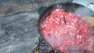 Кавказский БОРЩ! Борщ в казане на костре! Очень вкусный борщ!
