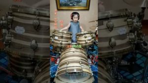 девочка на ударнике