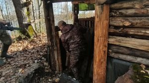 Строим землянку в тайге. Дверь и окно. Таёжный быт.