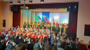 Под финальную песню гала- концерта коллективов Назаровского района встал весь зал