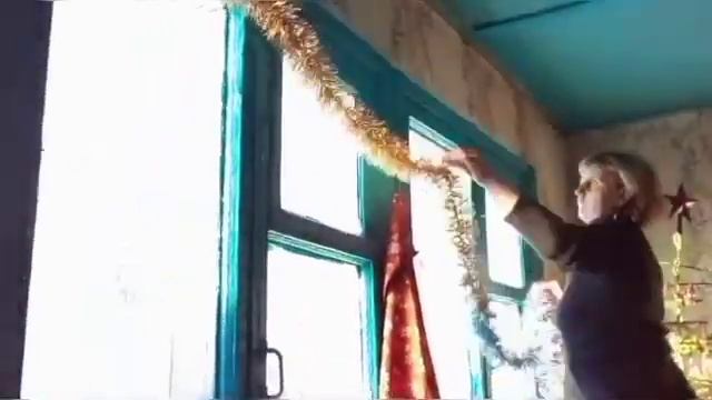 Убераем ёлку | Подготовка стен к поклейке обоев смотреть онлайн