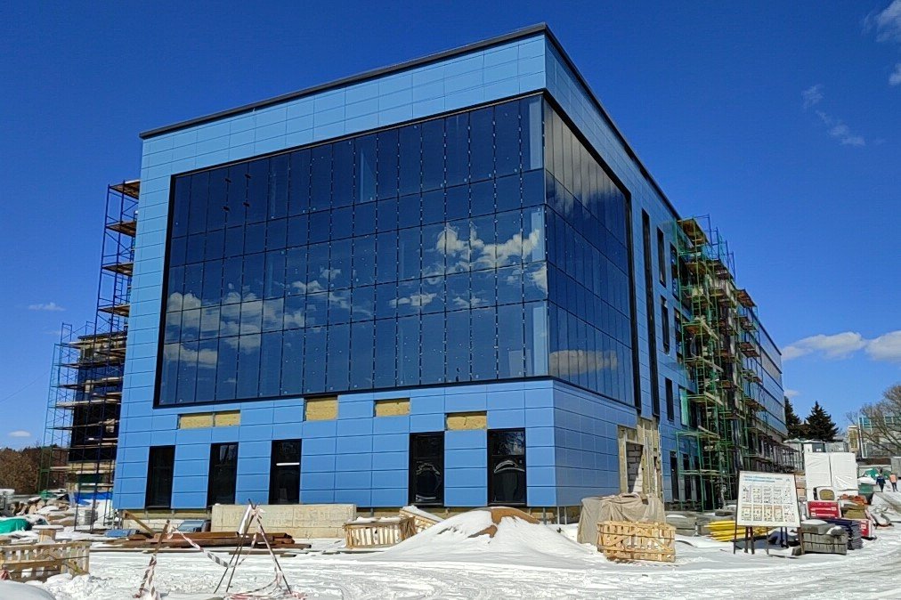 Строительство нового производственного здания НПП «Доза» выходит на завершающий этап.