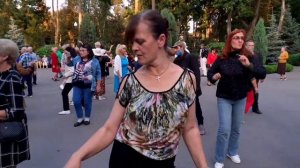 СКАЗОЧНАЯ ЖЕНЩИНА! ТАНЦЫ В ПАРКЕ ГОРЬКОГО ХАРЬКОВ