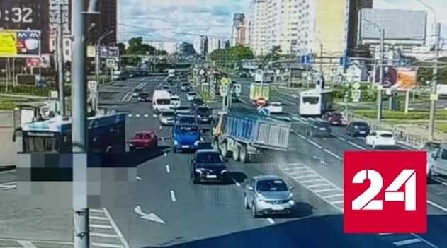 Устроивший массовую аварию в Петербурге самосвал попал на видео - Россия 24 