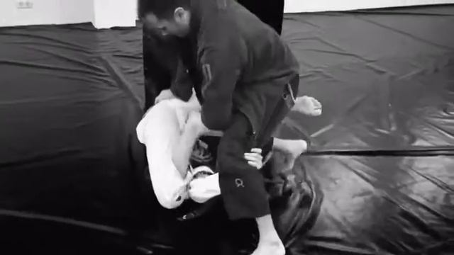 CHECKMAT. Видео как тренируется команда Чекмат БЖЖ Алматы смотреть онлайн