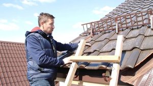 Как правильно уложить керамическую черепицу?