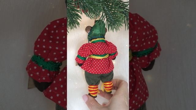 Арт. ТФ163  Новогодняя игрушка из фарфора и текстиля «Медведь с балалайкой»