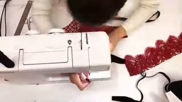 КАК СШИТЬ КРУЖЕВНЫЕ ТРУСИКИ ЗА 28 СЕКУНД / БЕЛЬЕ РУЧНОЙ РАБОТЫ / КУРСЫ ШИТЬЯ БЕЛЬЯ / МАГАЗИН БЕЛЬЯ смотреть онлайн