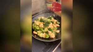 Креветки на китайский манЭр. Shrimp stir fry.