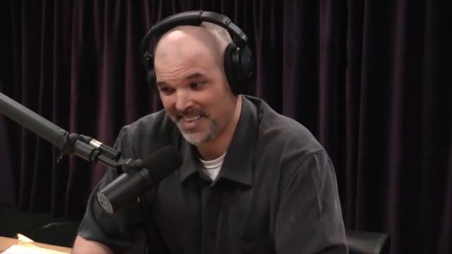 Joe Rogan - The Business Secrets of Drug Dealing смотреть онлайн