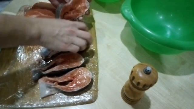 ФОРЕЛЬ РАЗДЕЛЫВАЕМ, СОЛИМ, ЖАРИМ СТЕЙКИ?