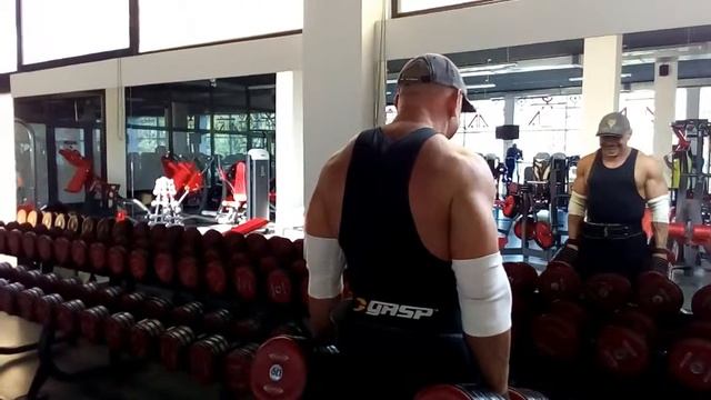 Трапеции 60кг гантели на 50 повторений Traps 60kg dumbels 50reps смотреть онлайн