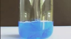 Реакция между сульфатом меди и гидроксидом натрия