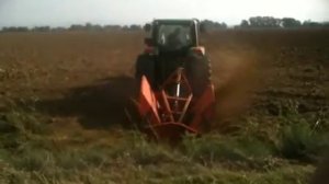 JD 6930 con scavafossi