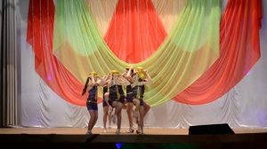 "Танец со шляпами"