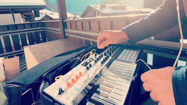 Circuit Tracks & Arturia Microfreak - Techno Ambient Jam смотреть онлайн