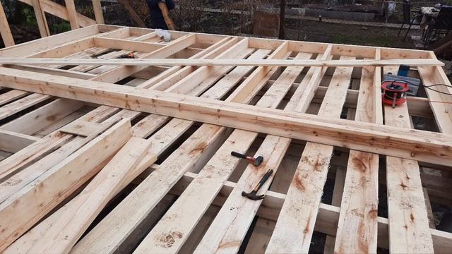 Решил построить дачный домик своими руками, и вот начало..... смотреть онлайн