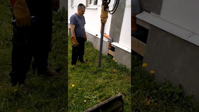 Закручиваем винтовую сваю шуруп. 2 Установка сваи без лопасти ( саморез). смотреть онлайн