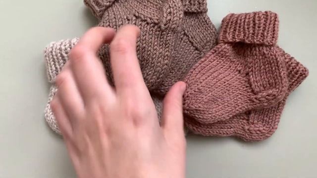 Вязальный дневник. Довязываю кофточки, носочки для новорожденных спицами. Покупки к Рождеству смотреть онлайн