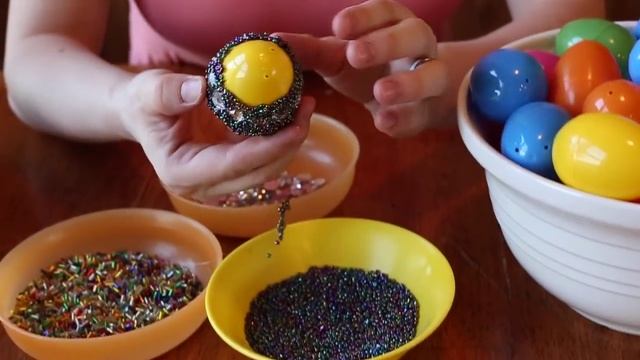 Beaded Easter Egg Decorating! смотреть онлайн