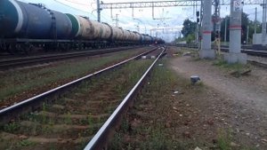 Тепловоз ЧМЭ3 с грузовым составом прибывает на ст. Лобня