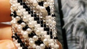 Плетение бисером на станке.