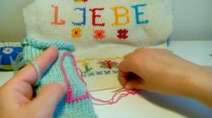 Вышиваем мотивы на вязаном изделии швом "Петля"