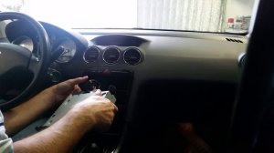 как снять штатную авто магнитолу пежо 408, 308