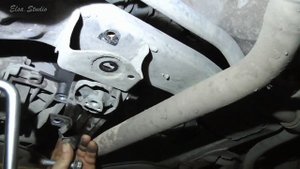 Замена нижней подушки двигателя (гитары) Dacia Logan Renault Logan