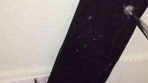 Устанавливаем дверь под ванной защитный экран