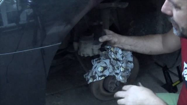 Заміна передніх гальмівних колодок Peugeot 508 смотреть онлайн