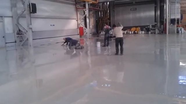 нанесение эпоксидного полимерного покрытия пола в производственном помещении www.tszgroup.ru смотреть онлайн