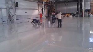 нанесение эпоксидного полимерного покрытия пола в производственном помещении www.tszgroup.ru