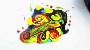 Абстрактная картина в технике флюид арт.