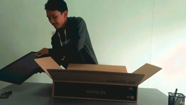 Unboxing monitor led LG 20MP38 IPS смотреть онлайн