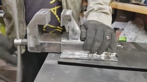Тиски из профильной трубы. bench vise from a profile pipe
