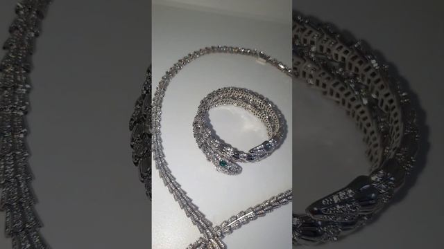?Колье ожерелье змея с зелёными глазами и  браслет   в стиле BVLGARI.