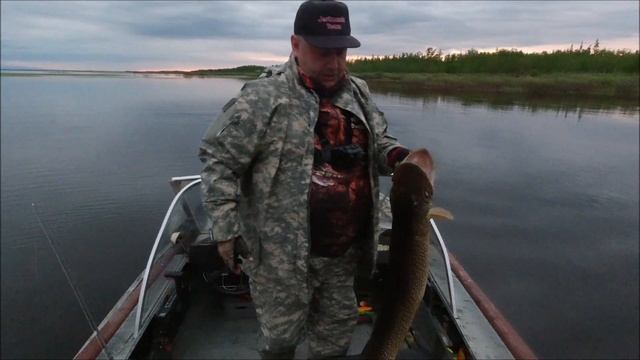 Щука на офсетник. Ночная ловля в июне! смотреть онлайн