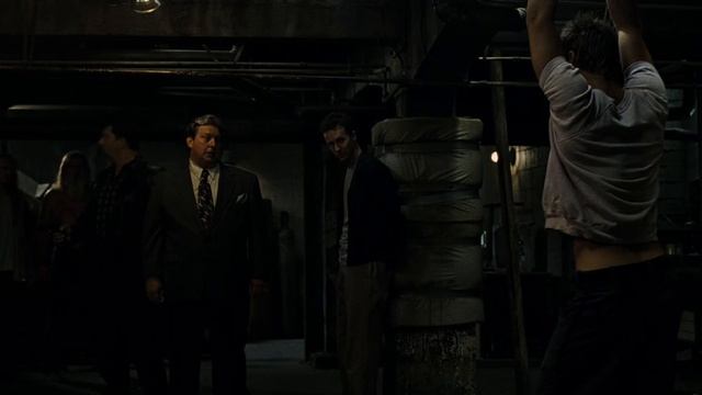 "Бойцовский клуб" Попытка разогнать клуб. Дай мне слово, Лу! Ну поклянись! - Клянусь глазами матери смотреть онлайн