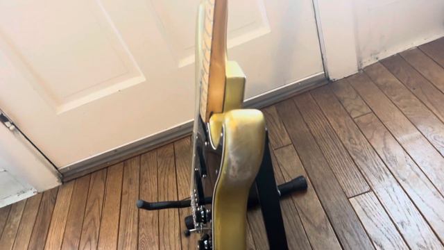 Fender 25th Anniversary Stratocaster 1979 смотреть онлайн